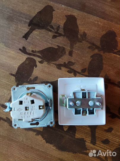 Розетка 2 штуки+ защитный экран вокруг розетки