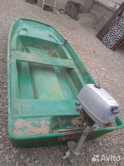 Пластиковая лодка с мотором