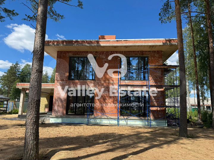 Дом 454,2 м² на участке 12,6 сот.