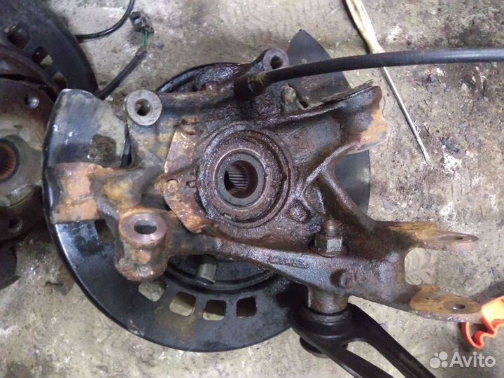 Volkswagen Touareg кулак задний