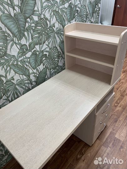 Стол для мастера маникюра бу