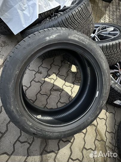 Pirelli P Zero PZ4 275/45 R20 и 305/40 R20 110Y