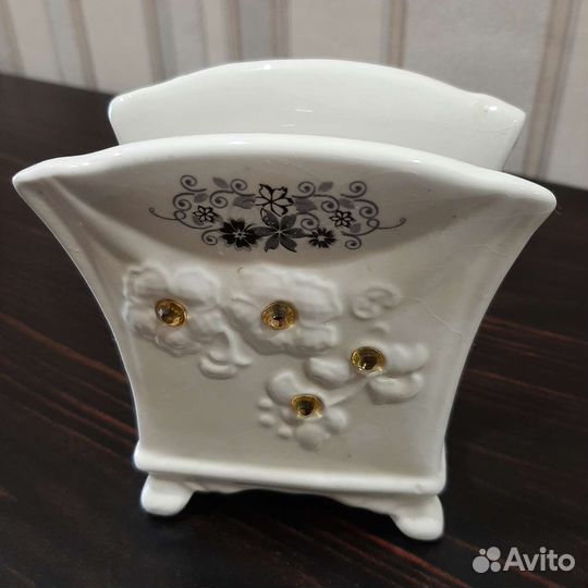 Фарфоровая салфетница