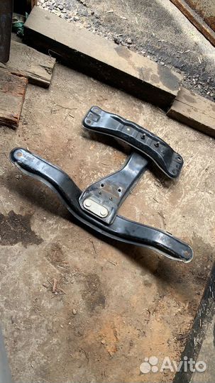 Подрамник 5 ступ. МКПП Subaru Forester SG5