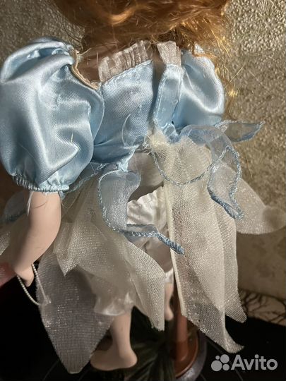 Кукла фарфоровая