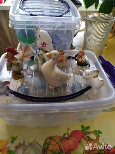 Статуэтки. Цветное стекло и фарфор