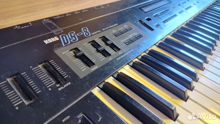 Синтезатор Korg DS-8
