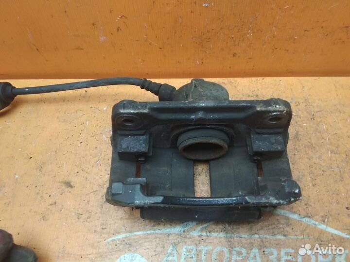 Суппорт передний левый Renault Megane 2 (2002-200