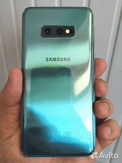 Телефон Samsung Galaxy S10e