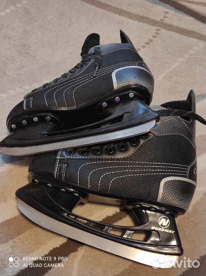 Коньки хоккейные