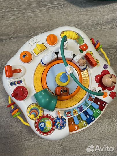 Развивающий столик жирафики