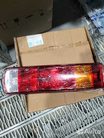 Задний правый фонарь Howo WG9719810002