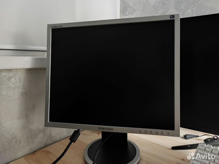 Монитор Samsung SyncMaster 940UX