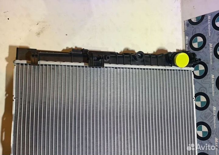 Радиатор охлаждения двигателя BMW
