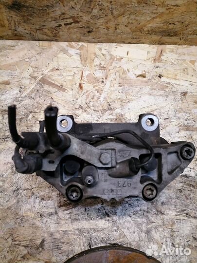 Тормоза передние комплект Audi A4 B7 2.0T BGB