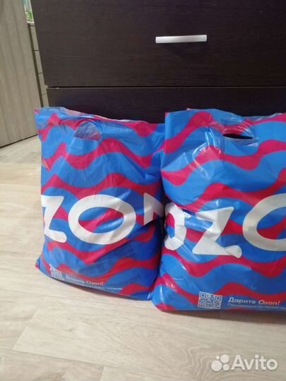 Куртка и два пакета детских вещей