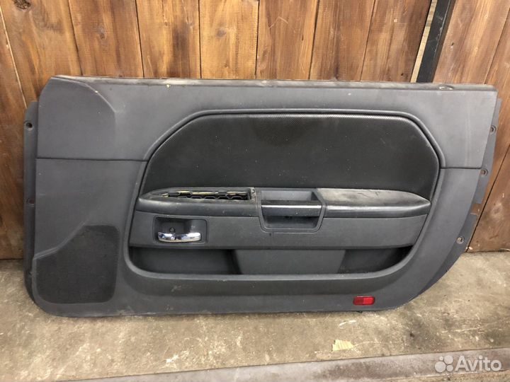 Обшивка правой двери Dodge Challenger 09-14