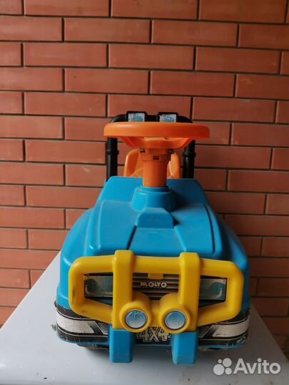 Детская машинка каталка с ручкой