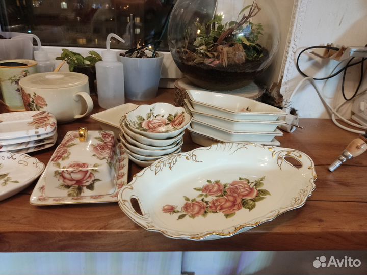 Набор столовой посуды с розами