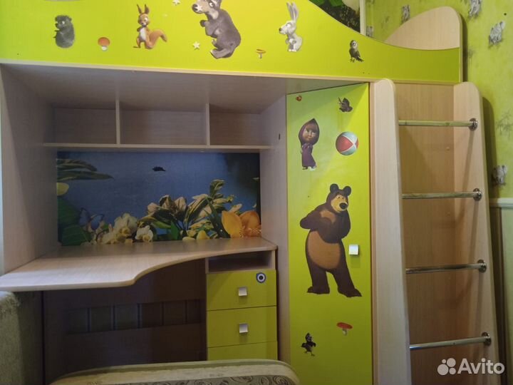 Детская кровать чердак со столом и шкафом