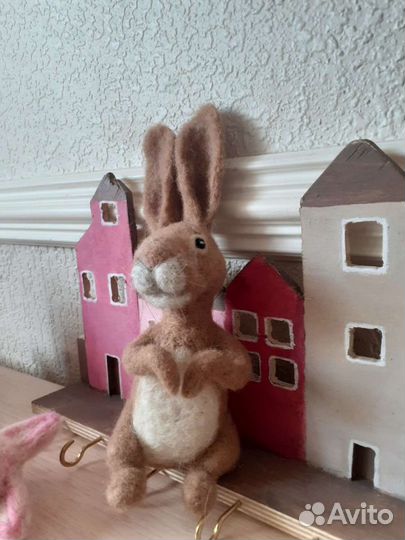 Заяц из шерсти ручная работа