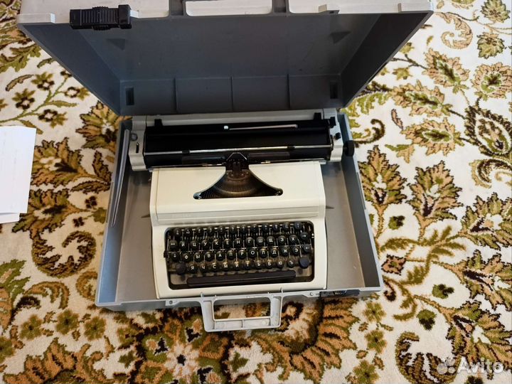 Пишущая машинка Любава пп-305-01 1988