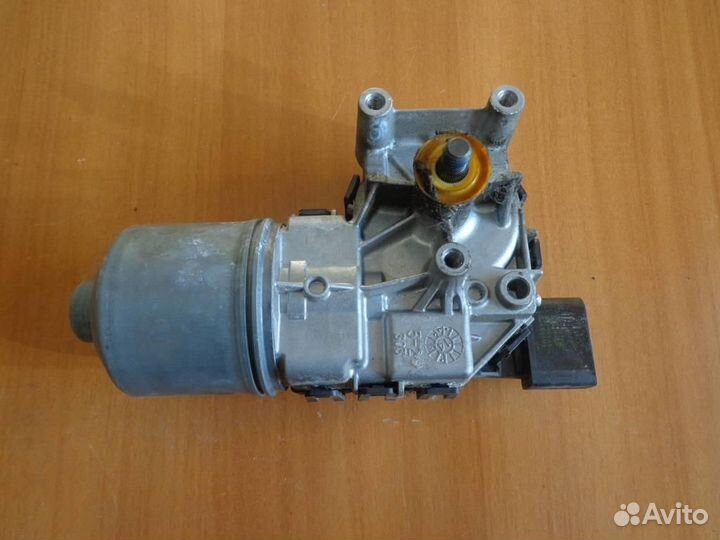 Моторчик стеклоочистителя передний VW Polo 5