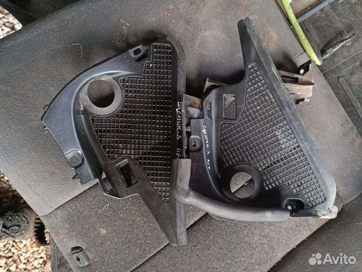 Решетка дворника Рено Сценик 3