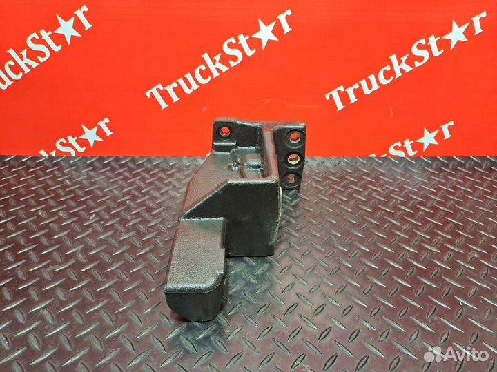 Кронштейн бампера переднего правый Renault T