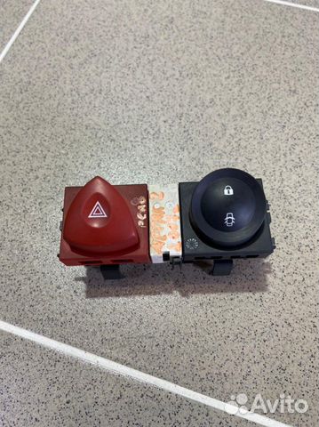 Кнопка аварийной сигнализации Renault Megane II