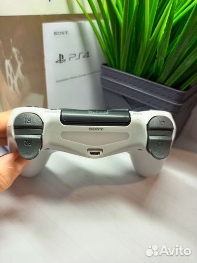 Геймпад на PS4 Белый