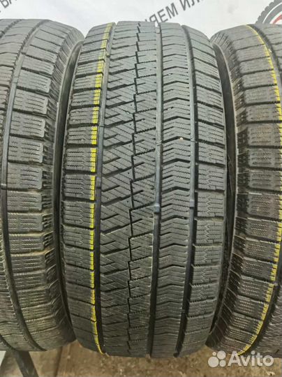Bridgestone Blizzak VRX2 215/55 R16 93Q