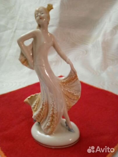 Статуэтка танцовщица