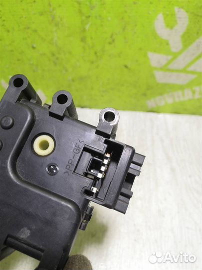 Моторчик заслонки отопителя Мазда 6