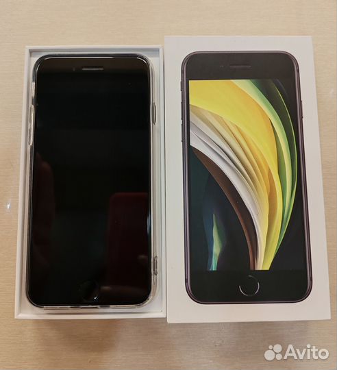 iPhone SE, 64 ГБ