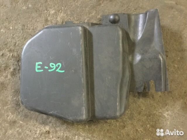 Крышка салонного фильтра бмв Е90 после 2005г