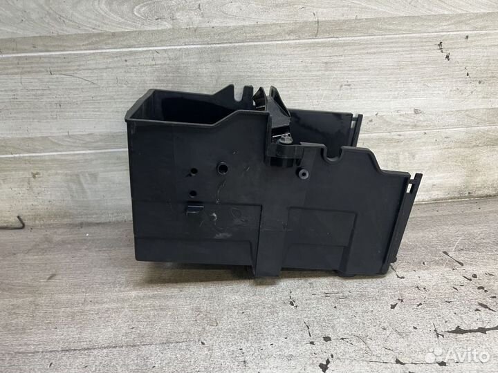 Крепление аккумулятора Ford Focus III (2011—2015)