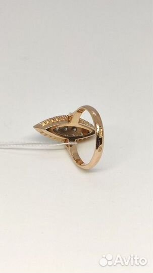 Кольцо с природным камнем Золото