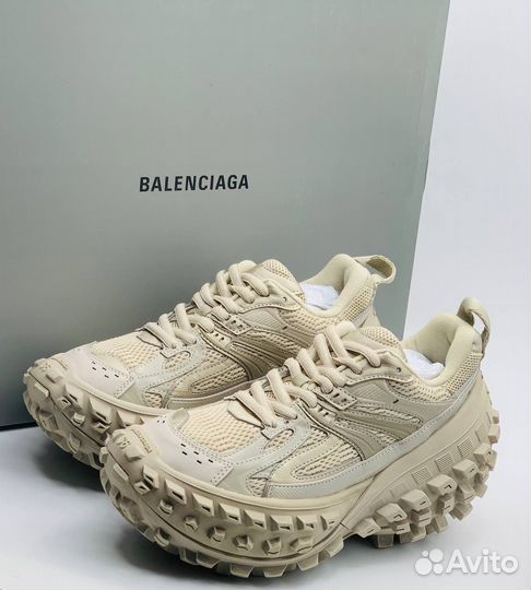 Balenciaga defender