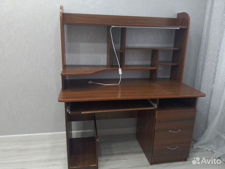 Продам компьютерный стол