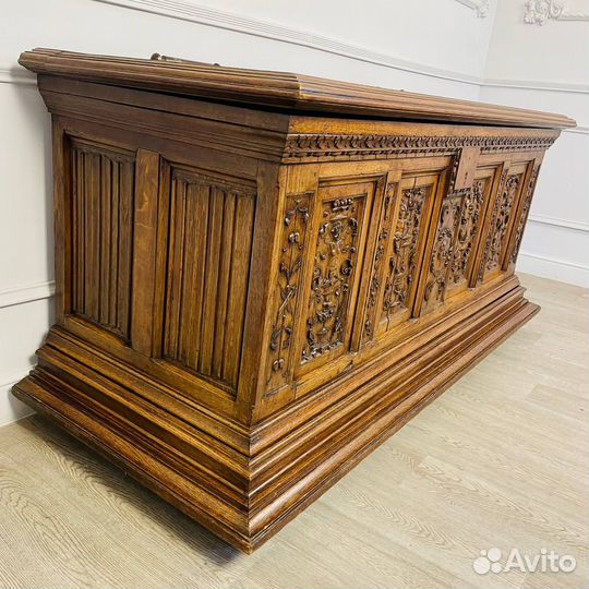 Антикварный сундук