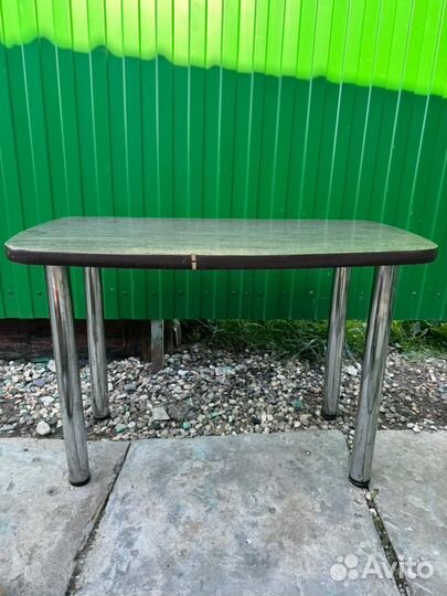 Кухонный стол