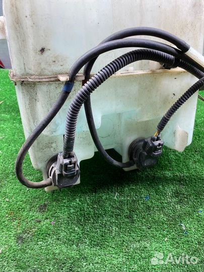 Бачок стеклоомывателя Toyota Harrier MCU35