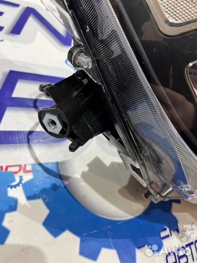 Фара ксеноновая передняя правая Toyota Rav 4 50