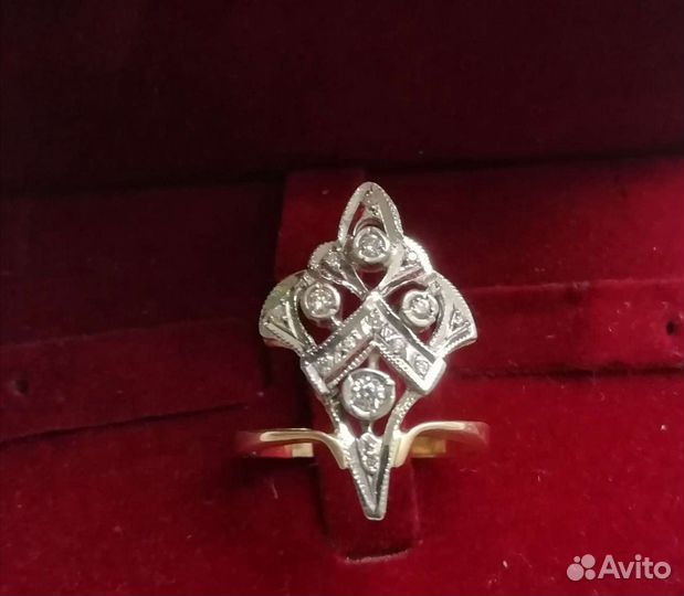 Золотое кольцо с бриллиантами 750 пробы