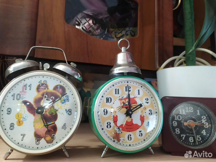 СССР будильники часы Янтарь Электроника
