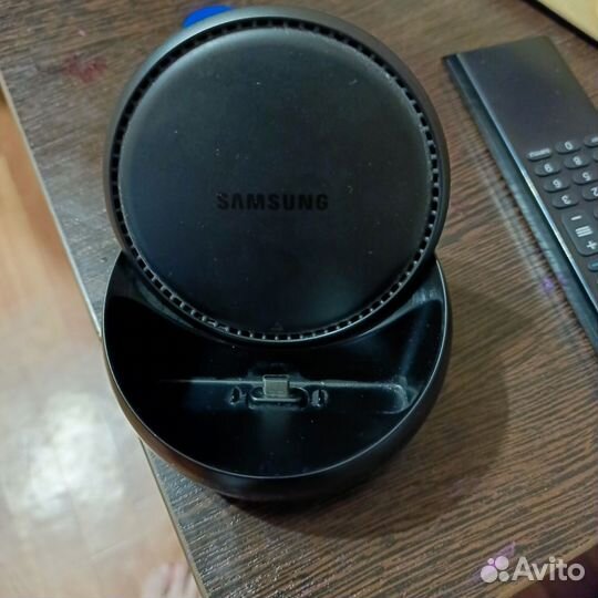 Мультимедиа док-станция Samsung DeX Station