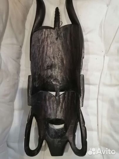 Маска резная из массива дерева