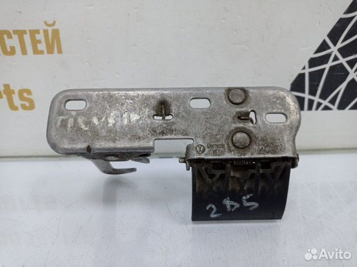 Крюк замка капота Volkswagen Passat B7 362