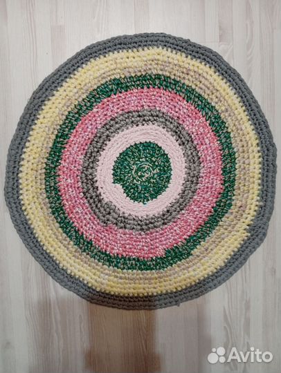 Коврик вязаный круглый